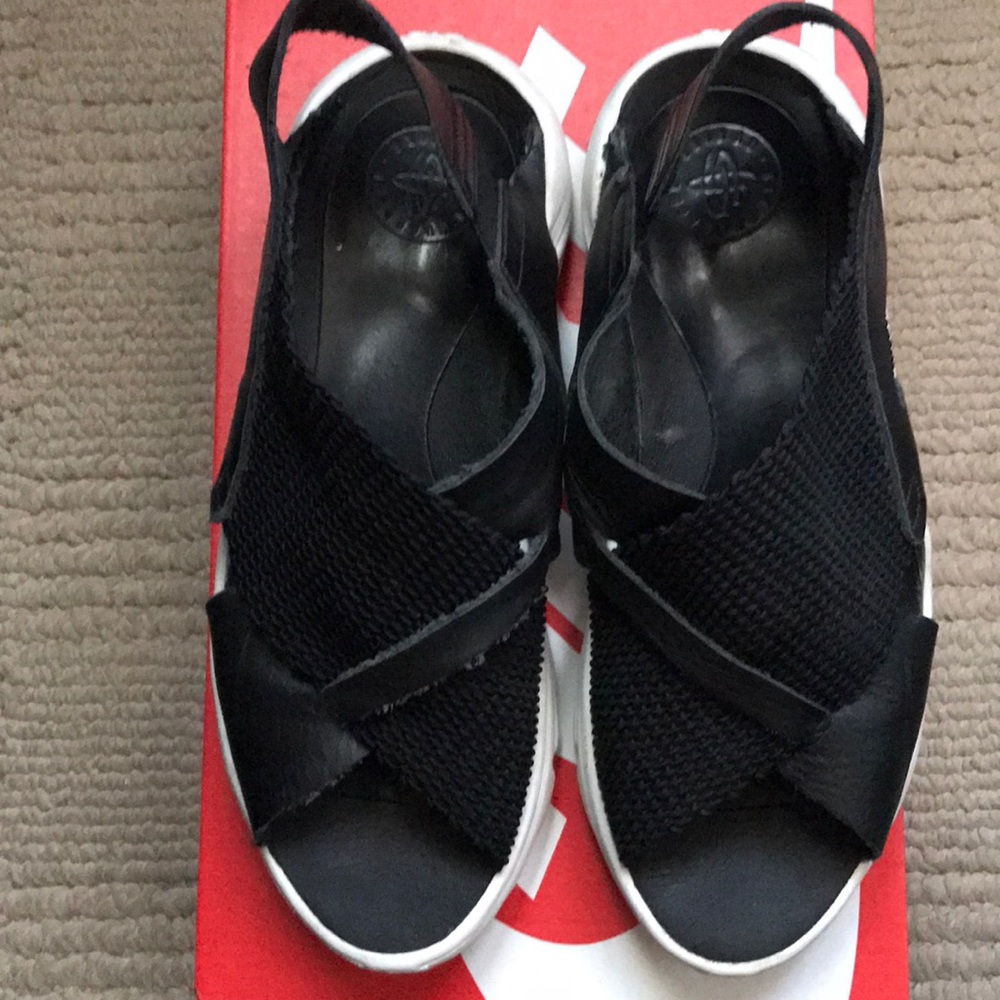 Women's Black Slip-On Crisscross Sandals